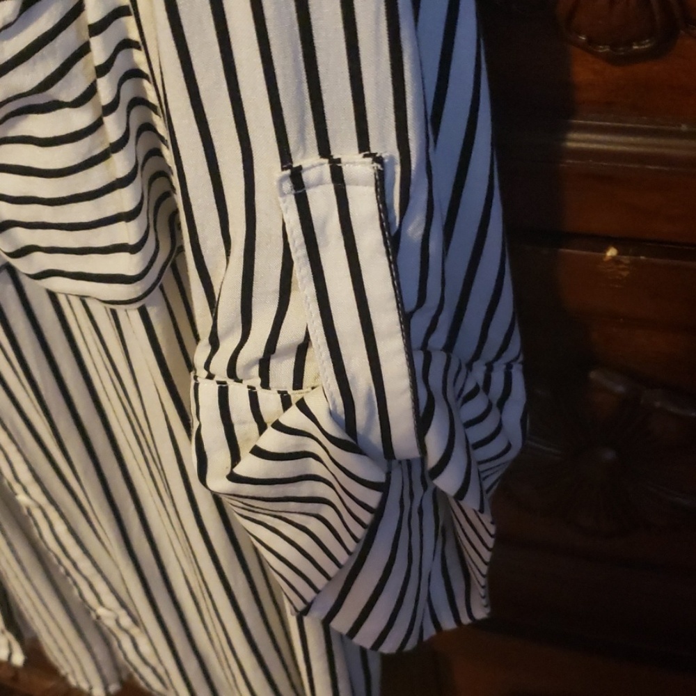 Womans button down blouse - Picture 2 of 3